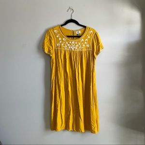 Old Navy Embroidered Shift Dress